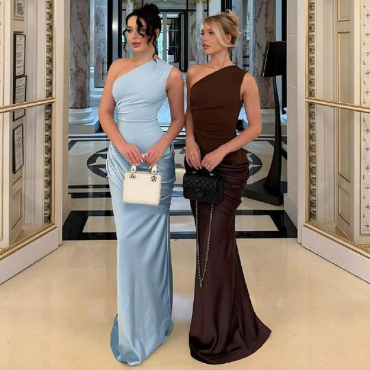 Damen Elegantes Maxikleid mit asymmetrischem Schnitt und raffinierten Drapierungen EB