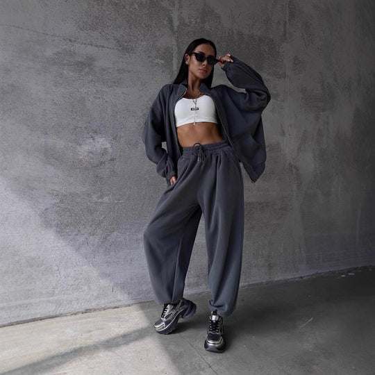 Damen oversized Sweatset mit Reißverschlussjacke und weiten Jogginghose Eichborn Berlin