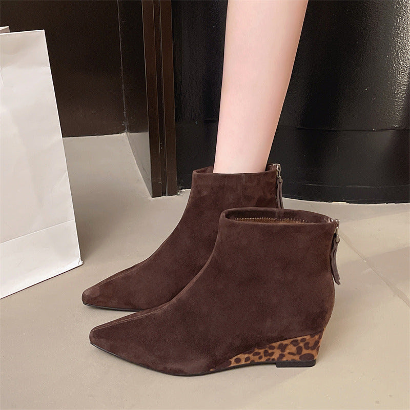 Damen Ankle Boots mit eleganter spitz zulaufender Form und tierischem Akzent EB