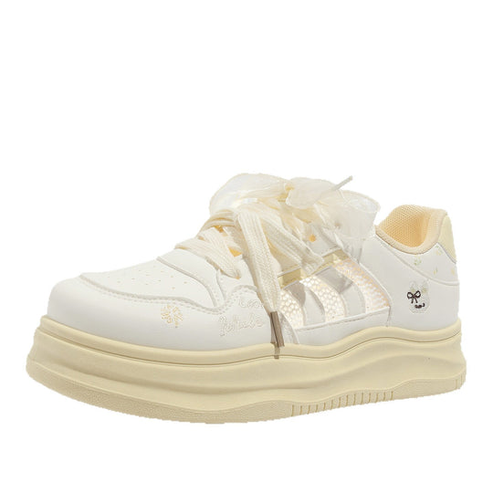Damen Sportliche Sneaker mit dekorativen Details und atmungsaktiven Netz-Einsätzen EB