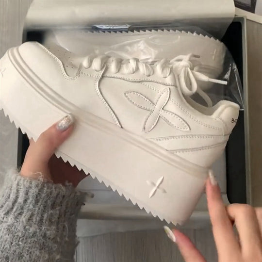 Damen Plateau-Sneaker mit modischem Design und stabiler Sohle EB