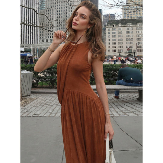 Damen Elegantes Maxikleid mit asymmetrischem Schnitt und fließendem Stoff EB
