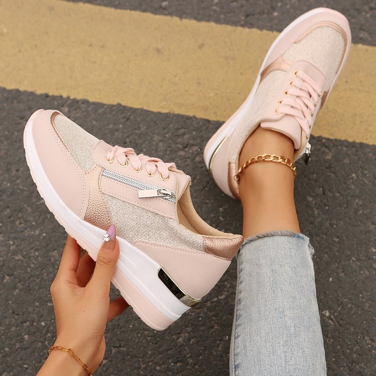 Damen  stylische Plateausneaker mit seitlichem Reißverschluss gepolstertem Komfortfußbett und dekorativen Metallic-Overlays EB