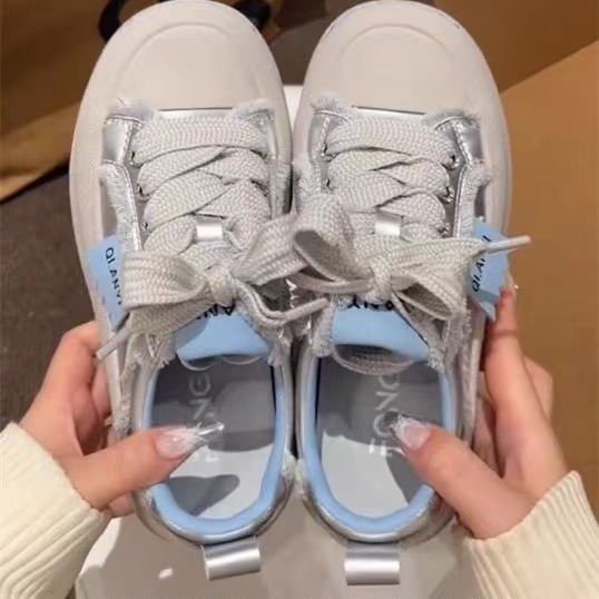 Damen Sportliche Sneaker mit atmungsaktiver Mesh-Oberfläche und innovativen Schnürdetails EB