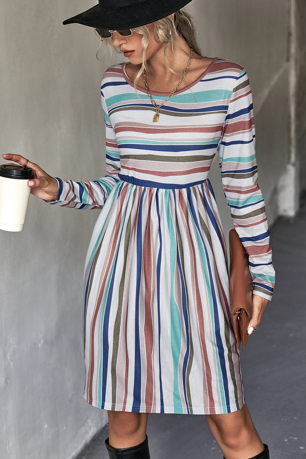 Damen Freizeitkleid mit schickem Streifenmuster und taillierter Passform EB
