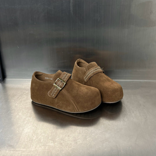 Damen Clogs aus hochwertigem Wildleder mit dekorativem Schnallenverschluss EB