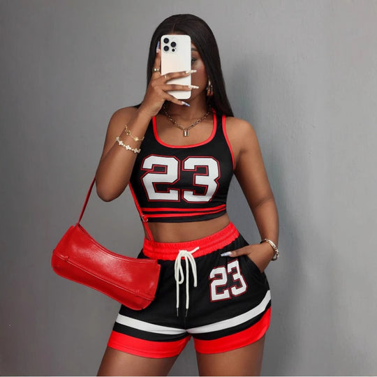 Damen Sportliches Freizeit-Outfit mit Crop-Top und Shorts EB