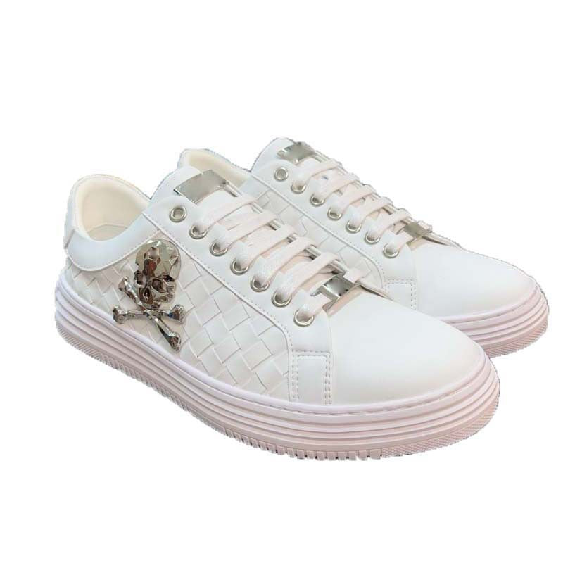 Damen modische Sneakers mit geflochtenem Design und auffälligem Totenkopf-Element EB