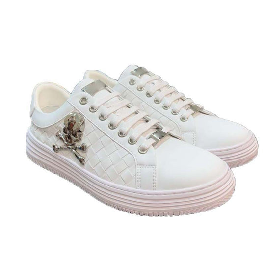 Damen modische Sneakers mit geflochtenem Design und auffälligem Totenkopf-Element EB