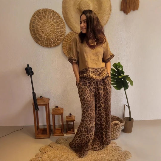 Damen Leichtes und lässiges Sommeroutfit mit Leopardenmuster EB