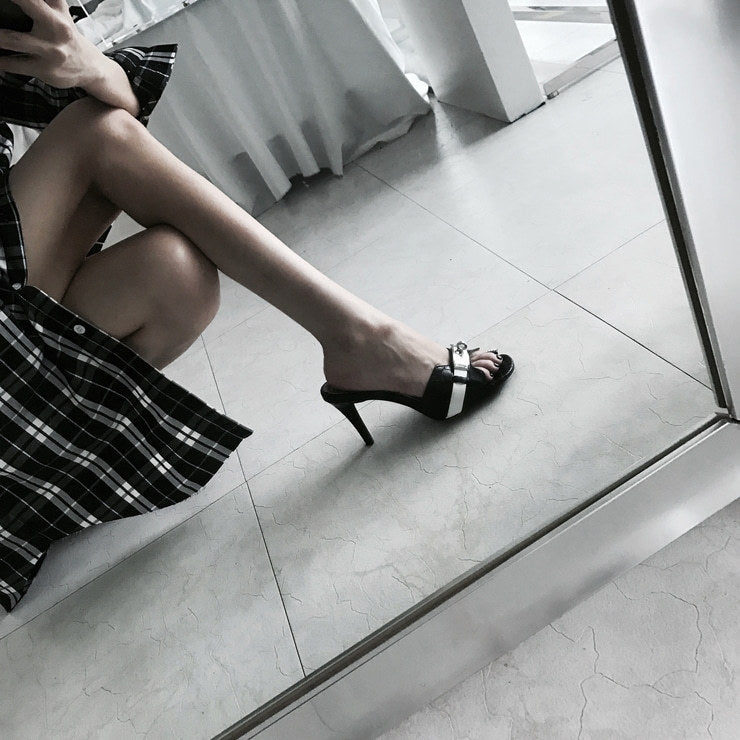 Damen Elegante Absatzpantoletten mit schickem Kettendetail EB