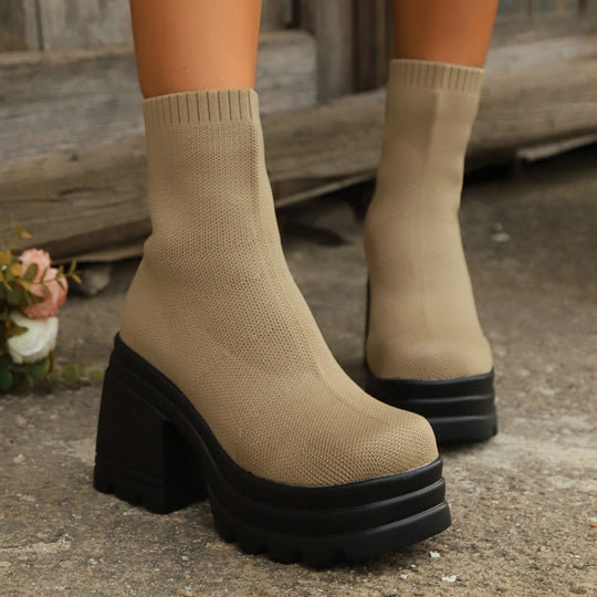 Damen Strick-Stiefeletten mit farbenfrohem Akzent und robustem Blockabsatz EB