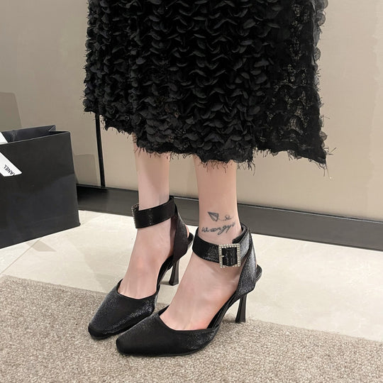 Damen elegante Pumps mit transparentem Riemchen und Glitter-Detail EB