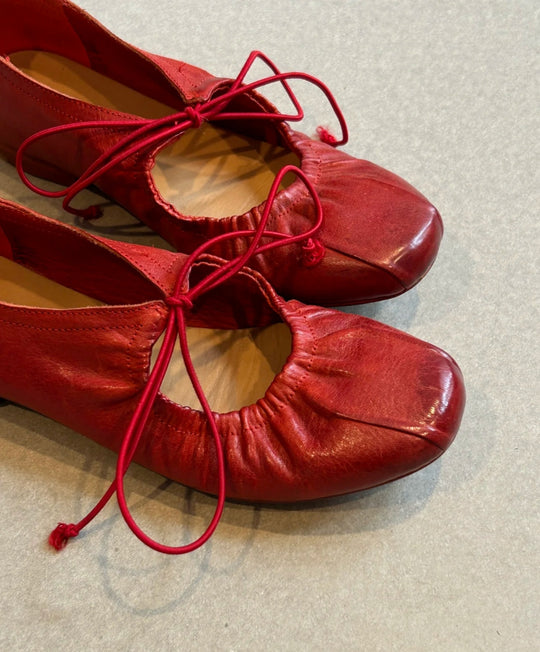 Damen Ballerina-Schuhe mit elegante Raffung und modischem Schnürdetail EB