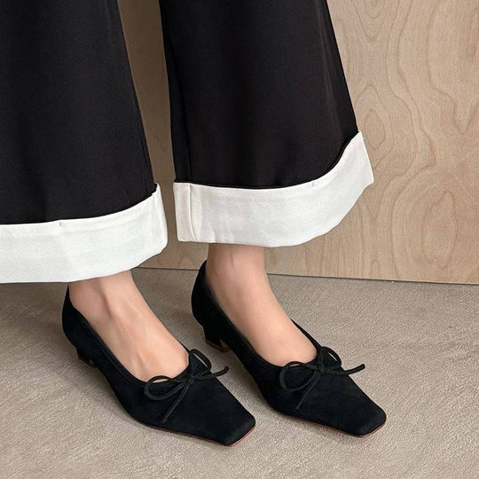 Damen elegante Ballerinas mit feinem Riemen und zarter Schleife EB