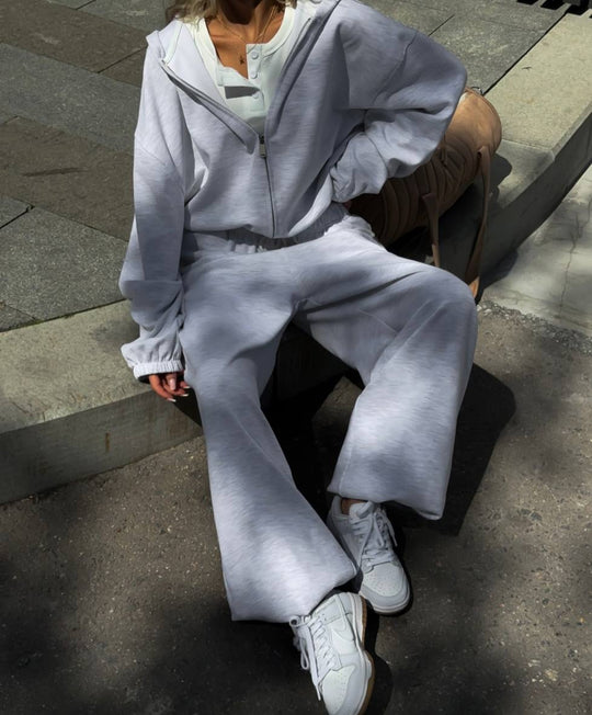 Damen Zip-Hoodie und Relax-Fit Jogginghose aus French-Terry mit elastischem Bund und Kängurutaschen Eichborn Berlin