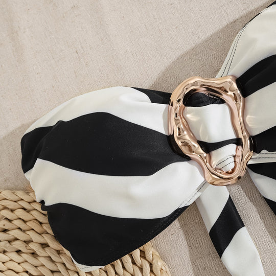 Damen Bandeau-Bikini mit modischem Schnallen-Detail und asymmetrischem Schnitt EB