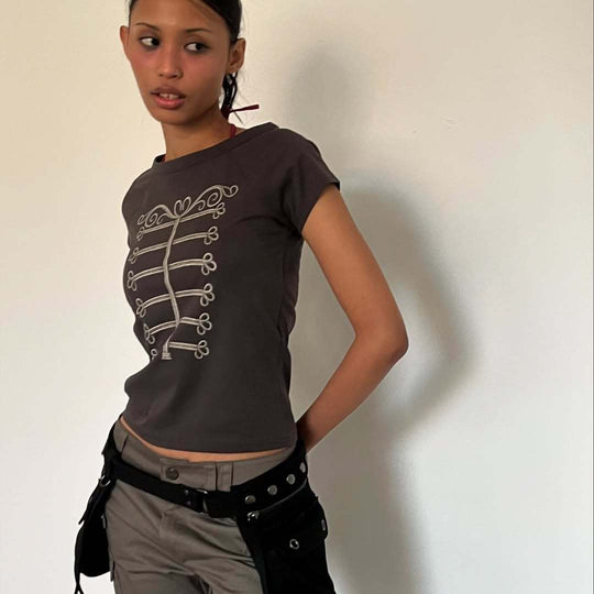 Damen Elegantes T-Shirt mit skulpturalem Design EB