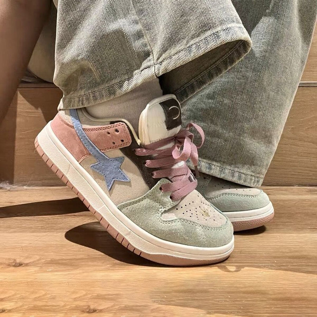 Damen Fashion-Sneaker mit modischem Retro-Design und trendigen Applikationen EB