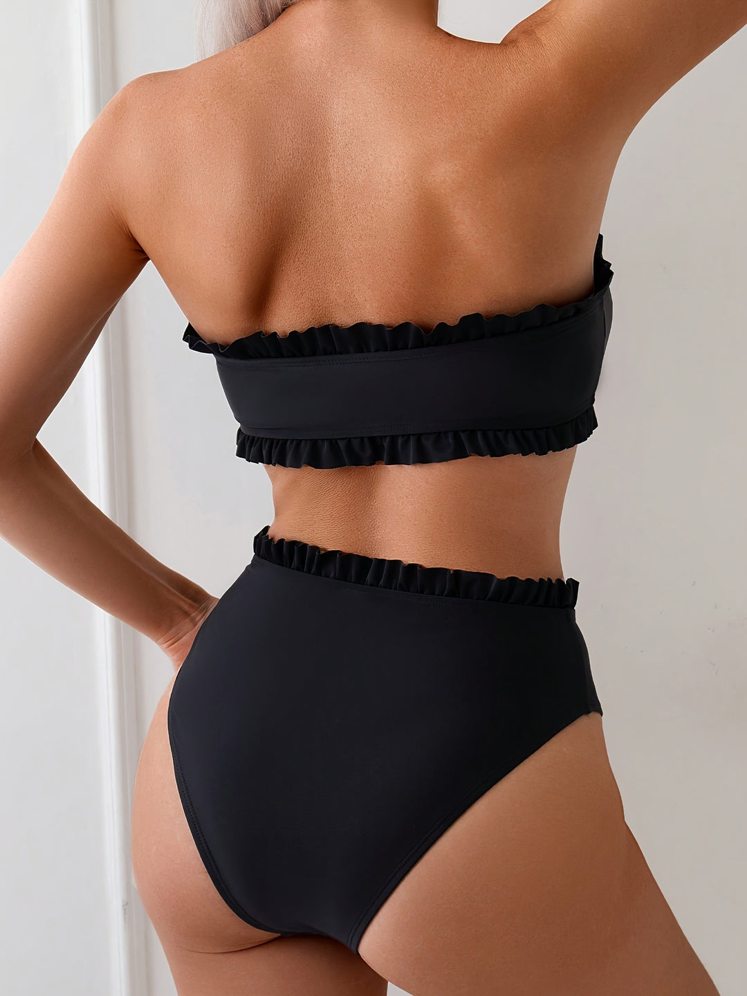 Damen Bandeau-Bikini mit voluminösen Rüschendetails und hohem Bund EB