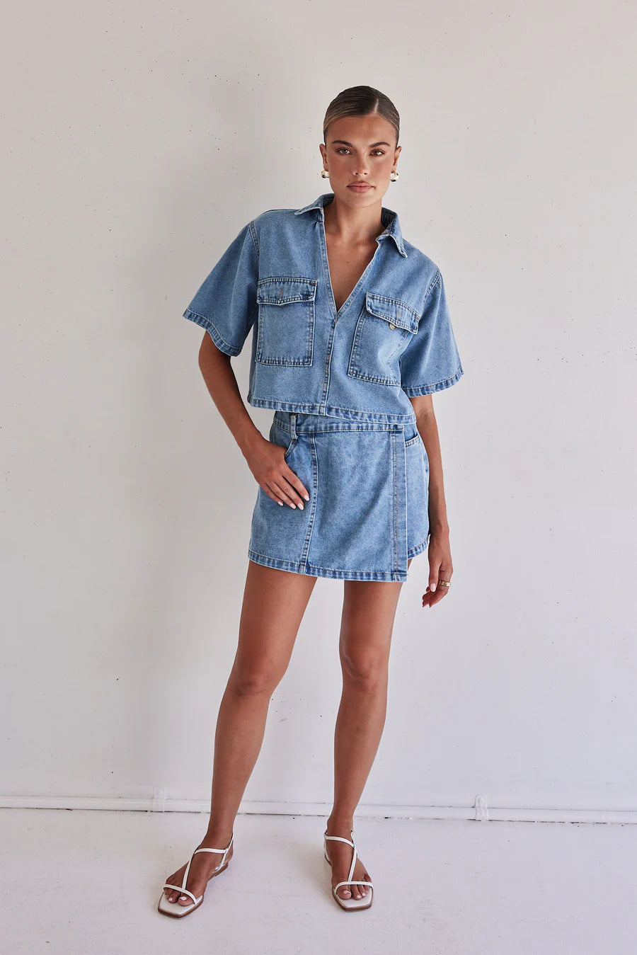 Damen Denim-Kurzjacke mit passendem Rock im lässigen Stil EB