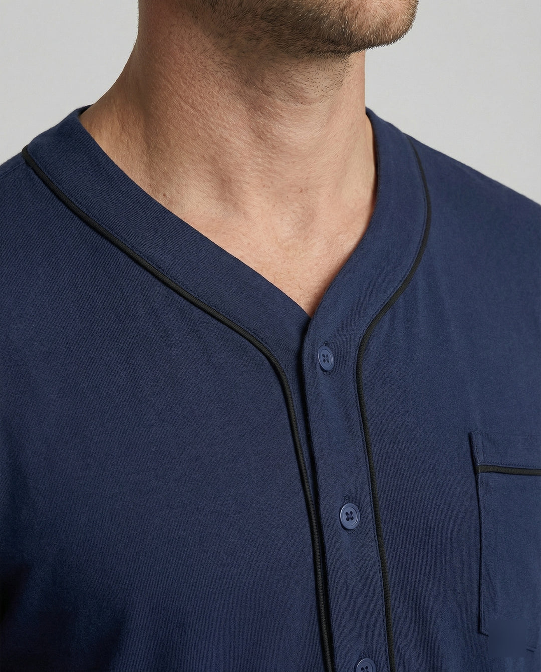 Herren Nachthemd mit eleganter Knopfleiste und praktischer Brusttasche EB