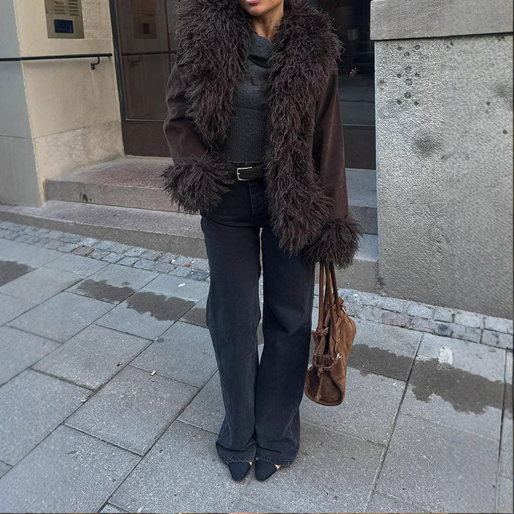 Damen lässige Kurzjacke aus plüschigem Material mit einzigartigem Schnitt EB