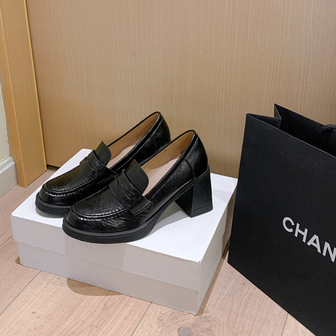 Damen Mokassin-Pumps mit blockiertem Absatz und modischem Lederlook EB
