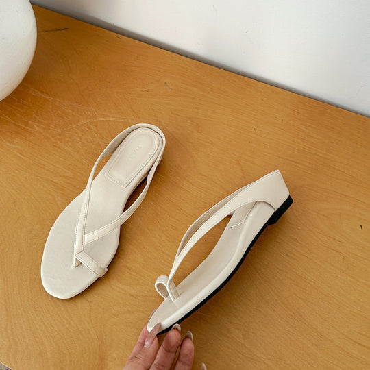 Damen Minimalistische Flip-Flops mit Komfortsohle und elegantem Detail EB