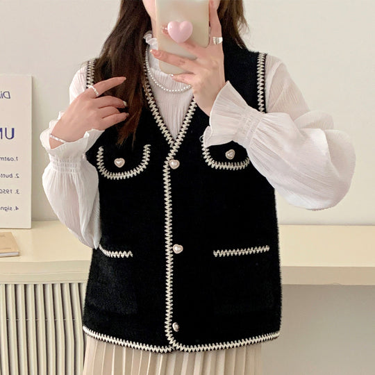 Damen Strickjacke mit Herzknöpfen und kontrastierenden Details EB