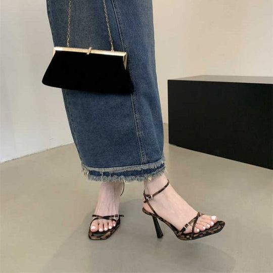 Damen elegante Sandaletten mit modischen Akzenten EB