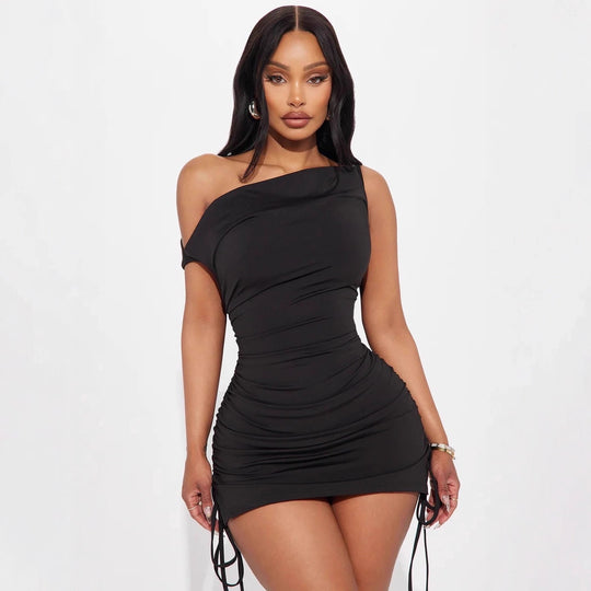 Damen Minikleid mit schulterfreiem Design und stylischen Rüschendetails EB