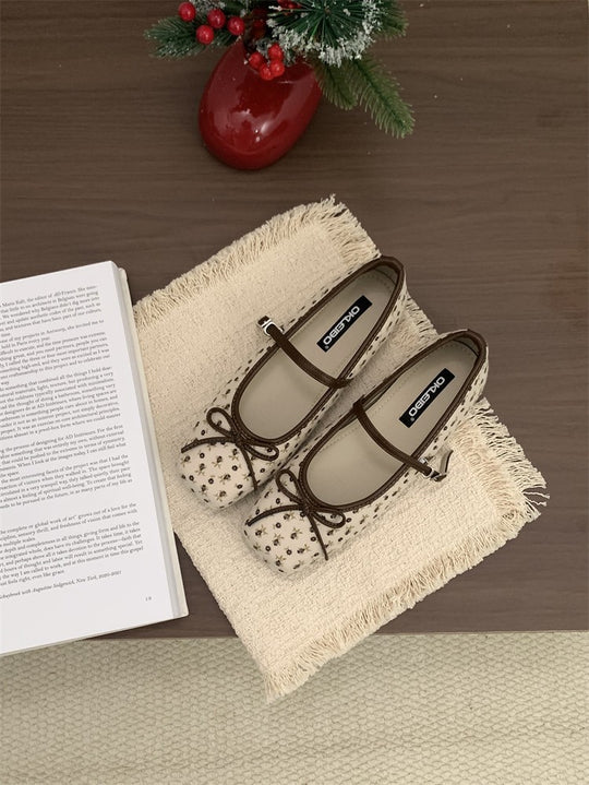 Damen elegante Ballerinas mit floralem Muster und zierlichen Riemen EB
