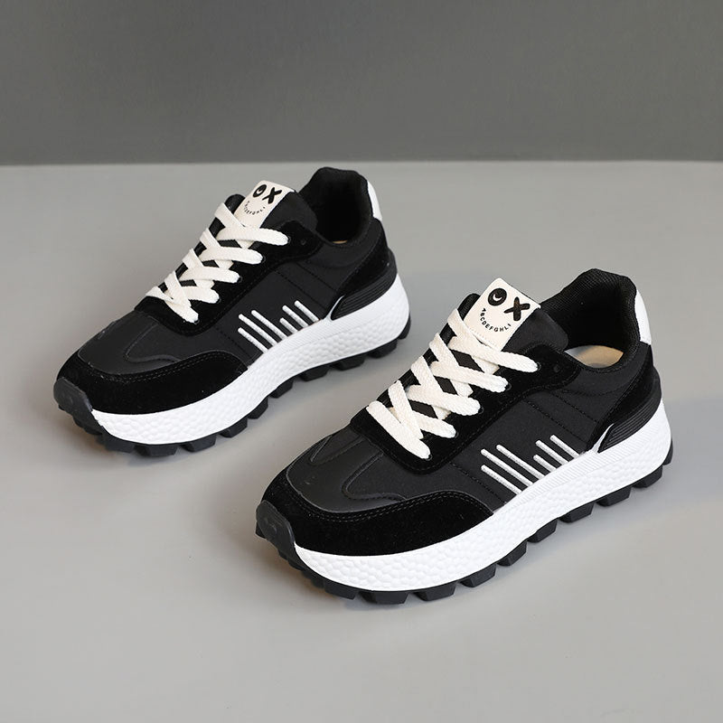 Damen sportliche Trail-Sneaker mit robustem Profil und atmungsaktiver Oberflächenstruktur EB