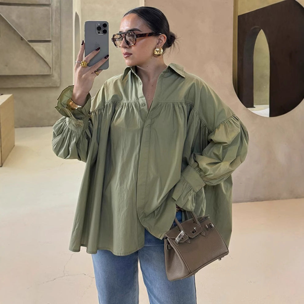 Damen nan oversized Tunika-Bluse mit verdeckter Knopfleiste, geraffter Passe und Volantmanschette EB
