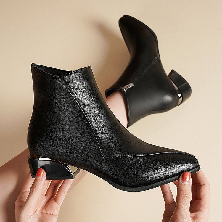 Damen Kurzstiefelette mit spitzer Zehenpartie und skulptiertem Blockabsatz EB