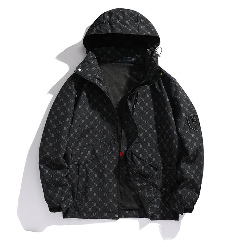 Herren Kapuzen-Softshelljacke mit Allover‑Monogramm, atmungsaktivem Meshfutter und Reißverschlusstaschen EB