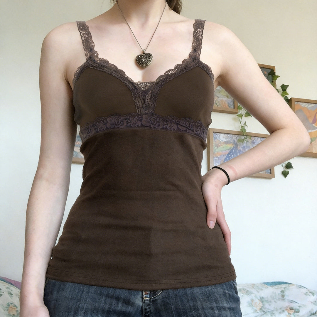 Damen Spitzen-Trägertop mit elegantem Design und zarten Rüschen EB