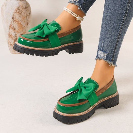 Damen  Lack-Loafer mit großer Zierschleife und profilierter Gummisohle EB