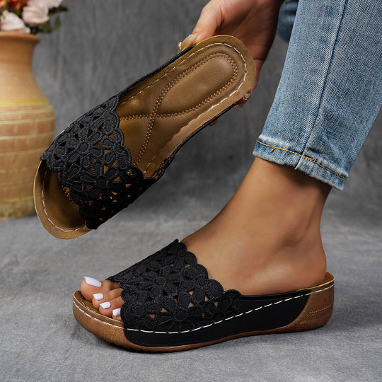 Damen bequeme Zehenschlappen mit floralen Applikationen und gepolsterter Sohle EB