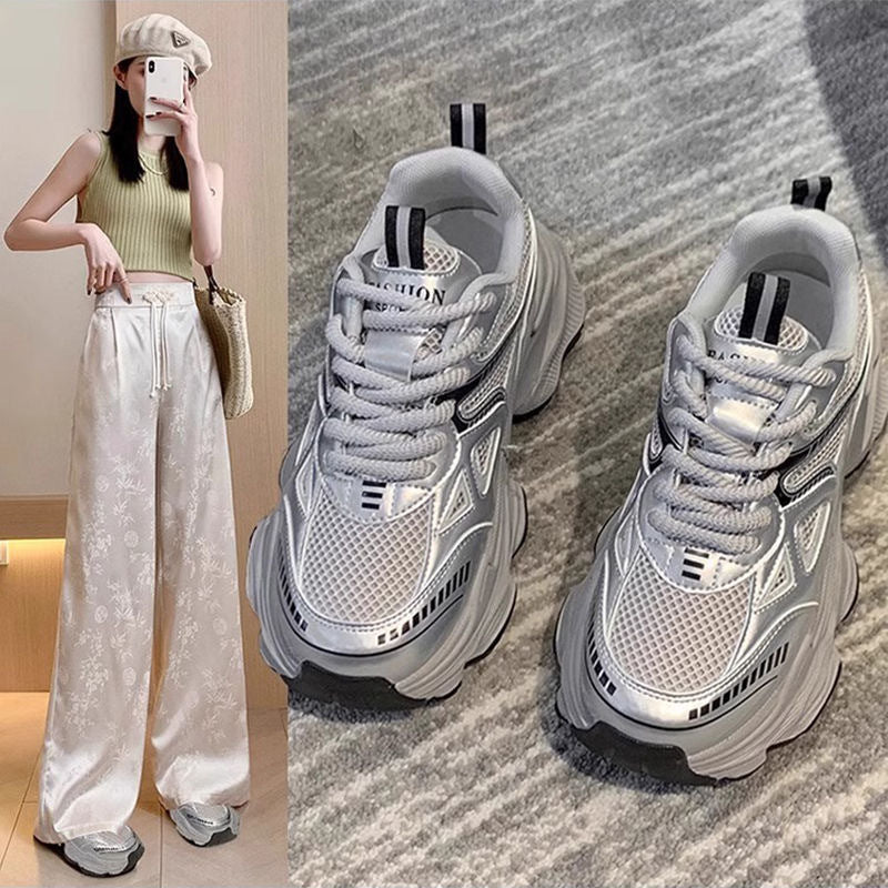 Damen Sportliche Sneakers mit atmungsaktiven Mesh-Details und dämpfender Sohle EB