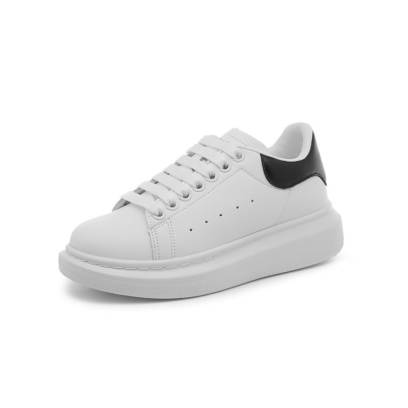 Unisex minimalistische Plateausneaker aus glattem Kunstleder mit gepolstertem Fersenkragen und dämpfender Leichtsohle EB
