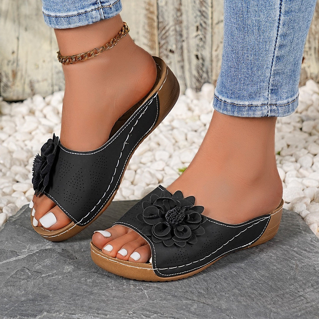 Damen Komfortable und stilvolle Badesandalen mit floralem Design EB