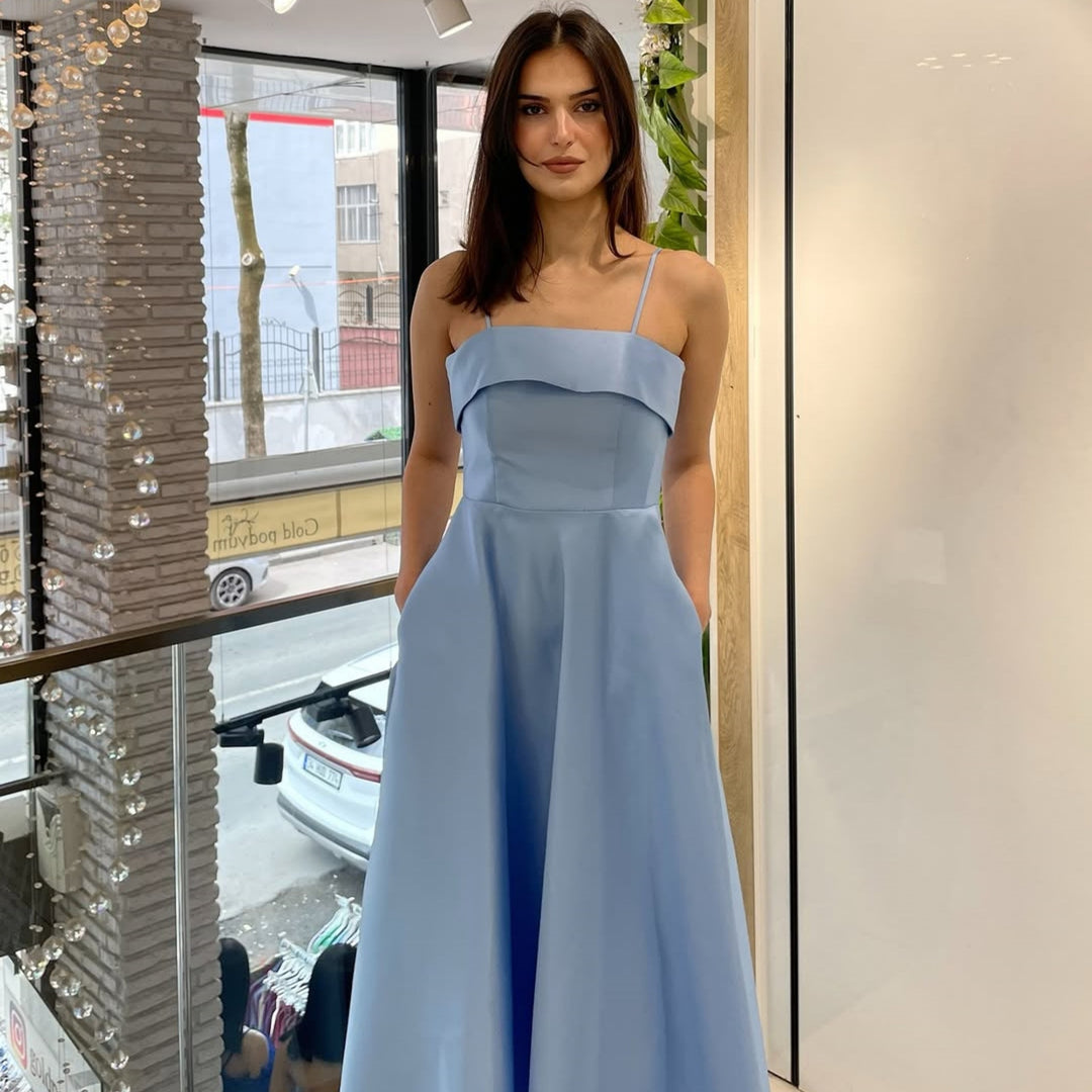 Damen Abendkleid mit feinen Spaghettiträgern und fließendem Rock EB