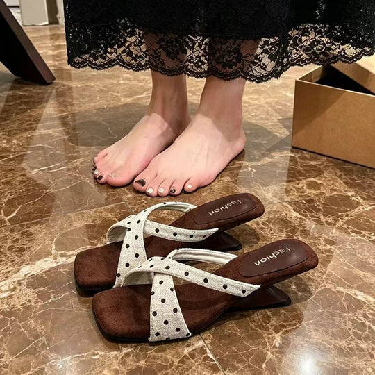 Damen elegante Riemchen-Sandaletten mit Punkten und komfortablem Fußbett EB