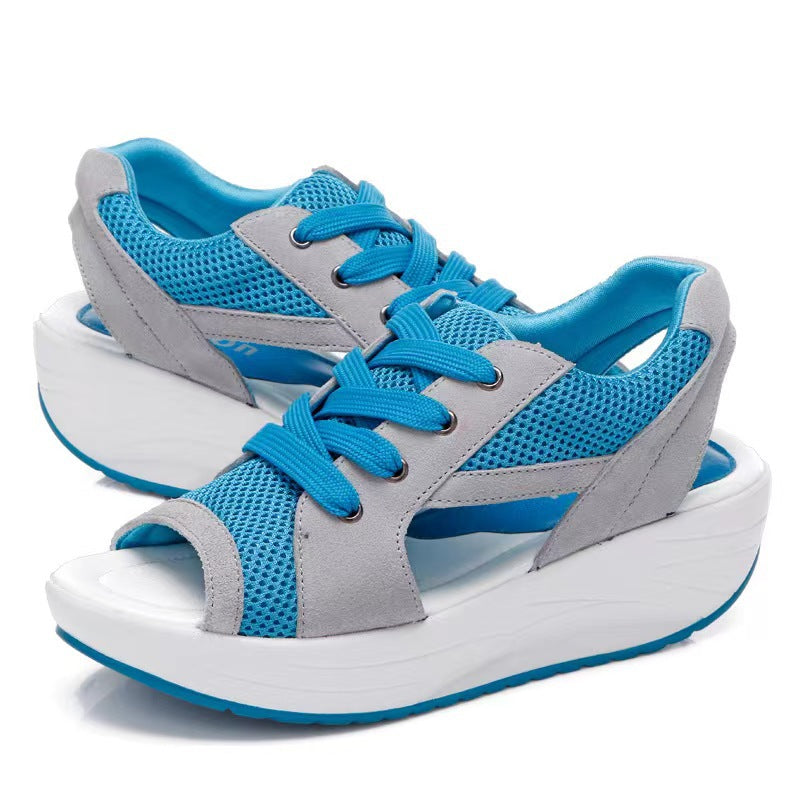 Damen  sportliche Keil-Sandale im Sneakerstil mit atmungsaktivem Mesh, gepolstertem Komfortfußbett und offener Zehenpartie EB