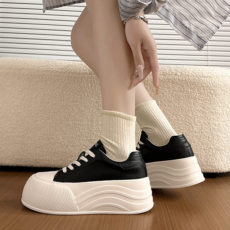 Damen Sneakers mit hoher Plateausohle und innovativem Design EB