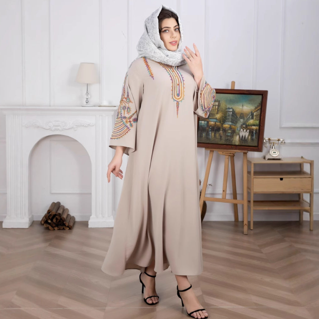Damen Elegantes Langkleid mit traditionellem Muster und bestickten Ärmeln EB