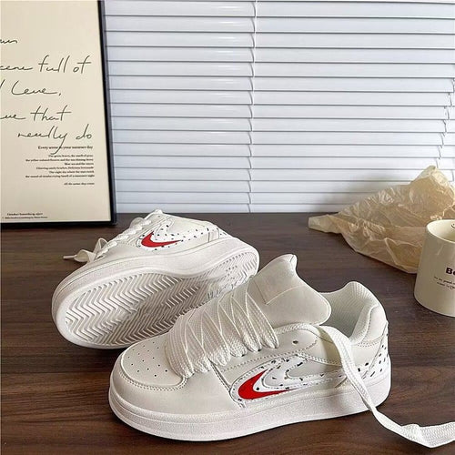 Damen Sportliche Sneakers mit einzigartigen Designelementen EB