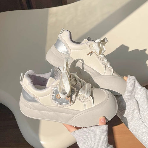 Damen Trendige Sneakers mit einzigartigem Blumen-Detail EB